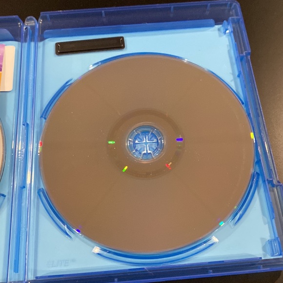 World War Z - Blu-ray & DVD Combo Set - Picture 5 of 5